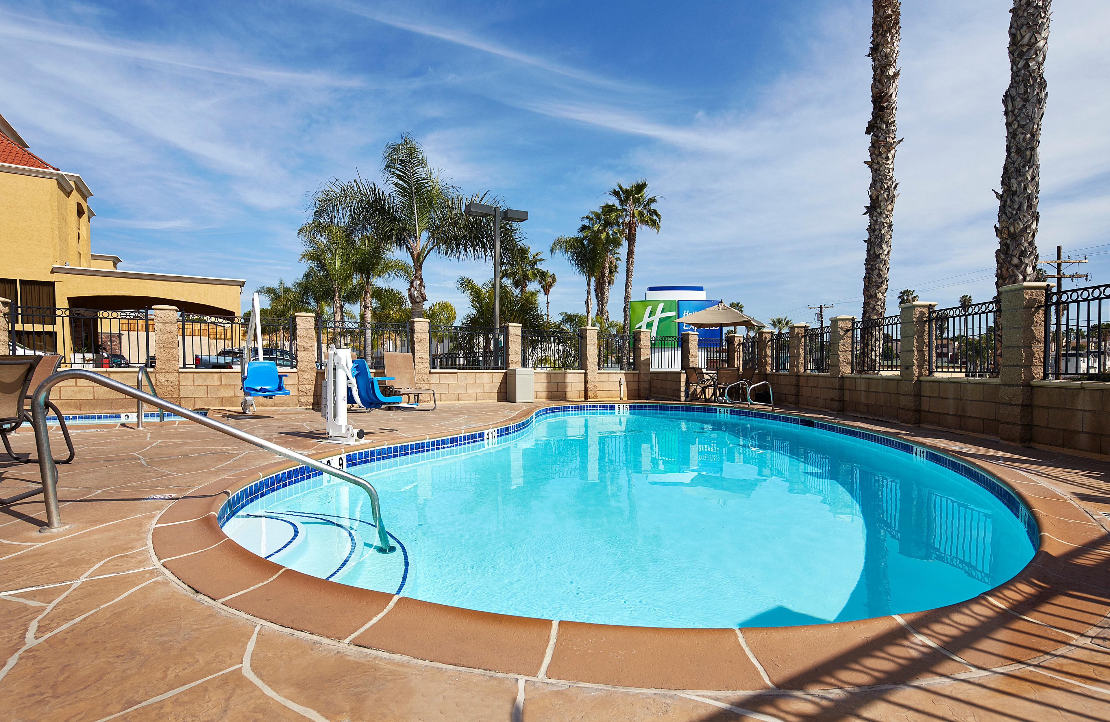 Holiday Inn Express San Diego South - National City By Ihg Exteriör bild
