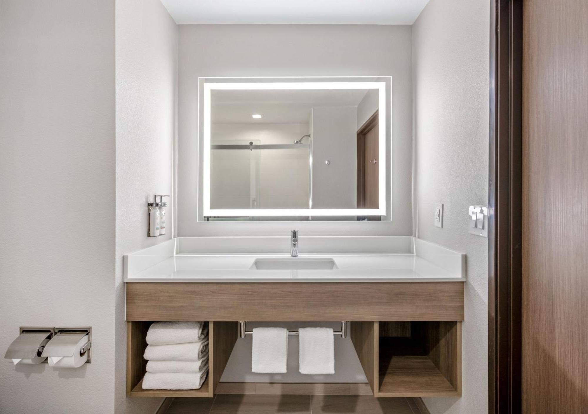 Holiday Inn Express San Diego South - National City By Ihg Exteriör bild