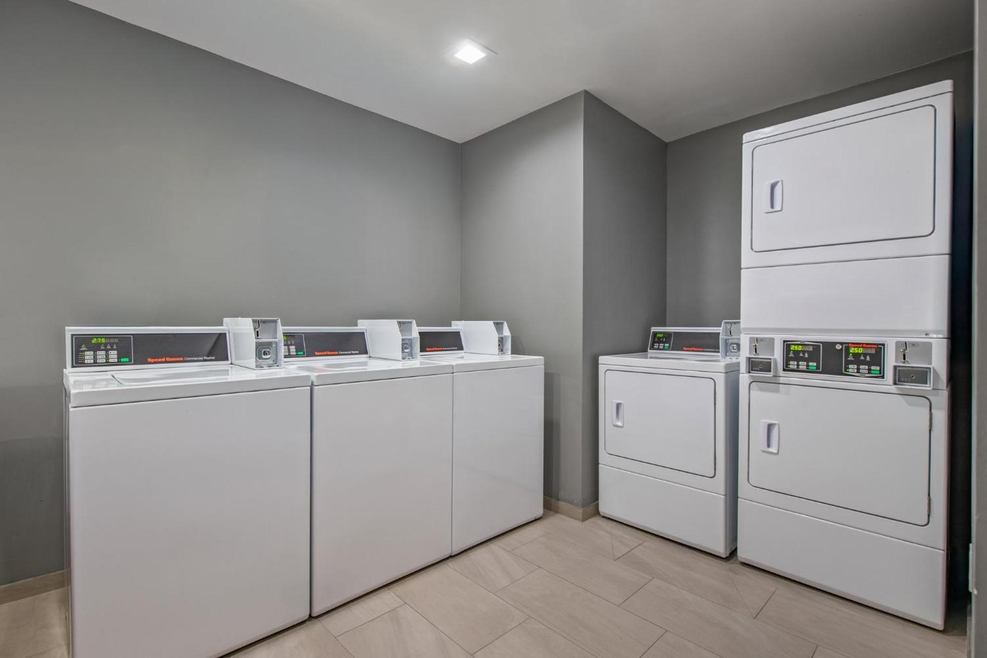 Holiday Inn Express San Diego South - National City By Ihg Exteriör bild
