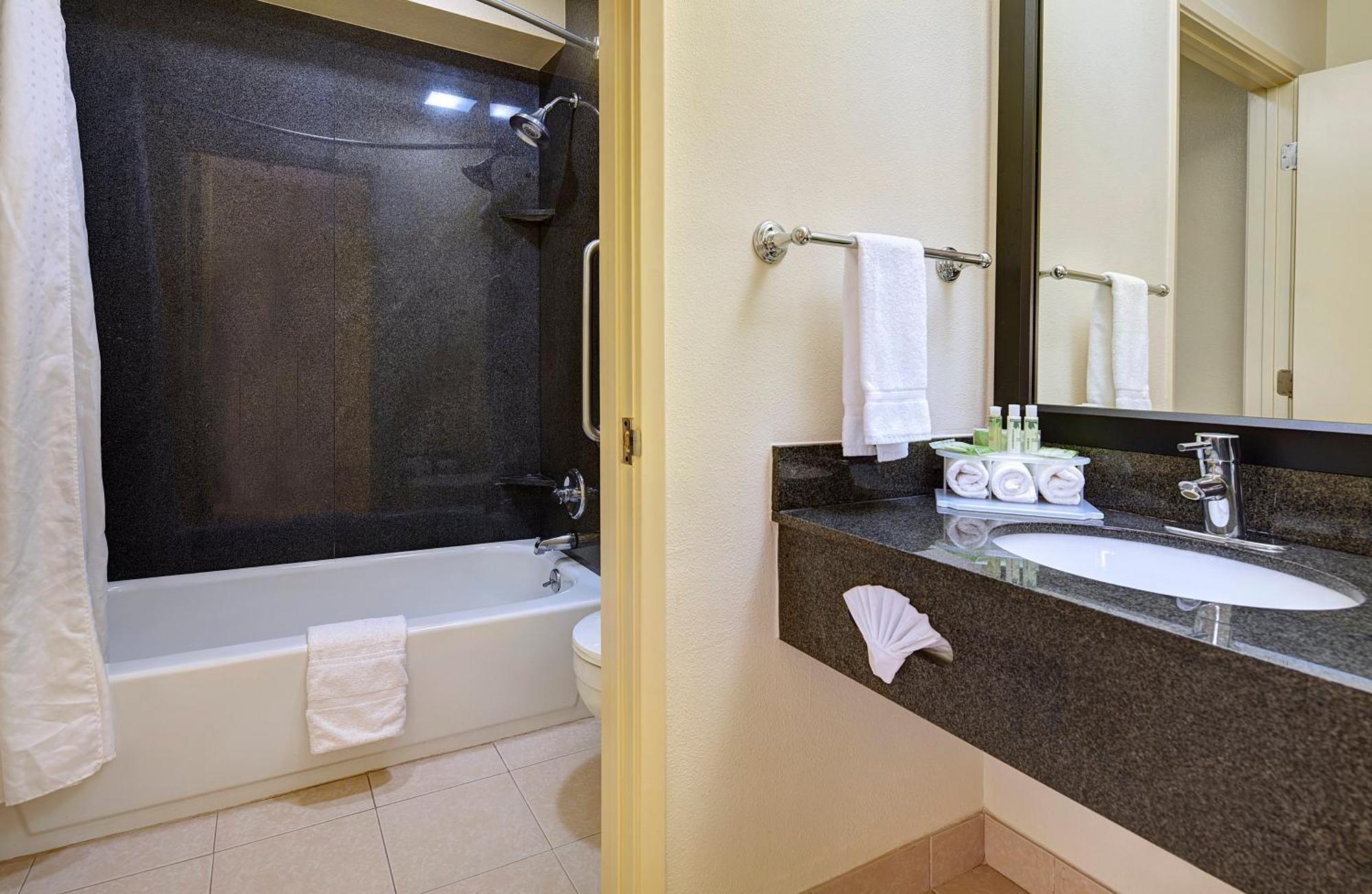 Holiday Inn Express San Diego South - National City By Ihg Exteriör bild
